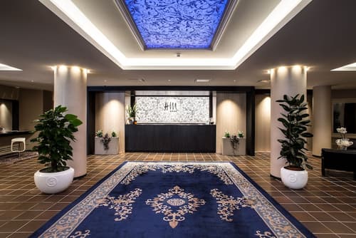 Hotel Mirage, Primary image