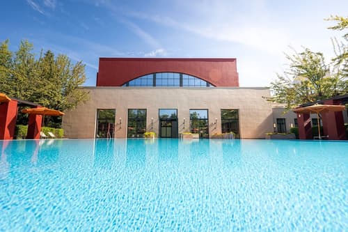 Disney Hotel New York - The Art of Marvel, Pool