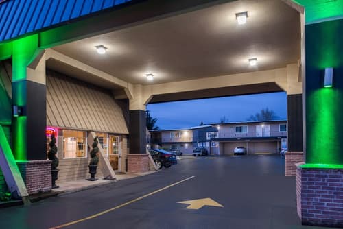 University Inn & Suites, Primary image