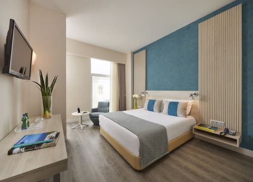 Occidental Faro, Room