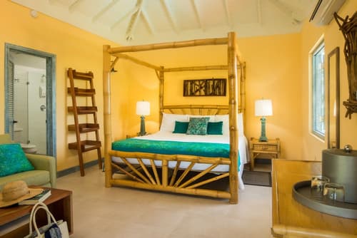 Country Country, Room