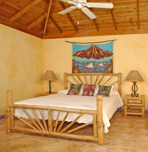 Country Country, Room