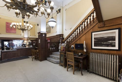 Aida Plaza Hotel, Lobby sitting area