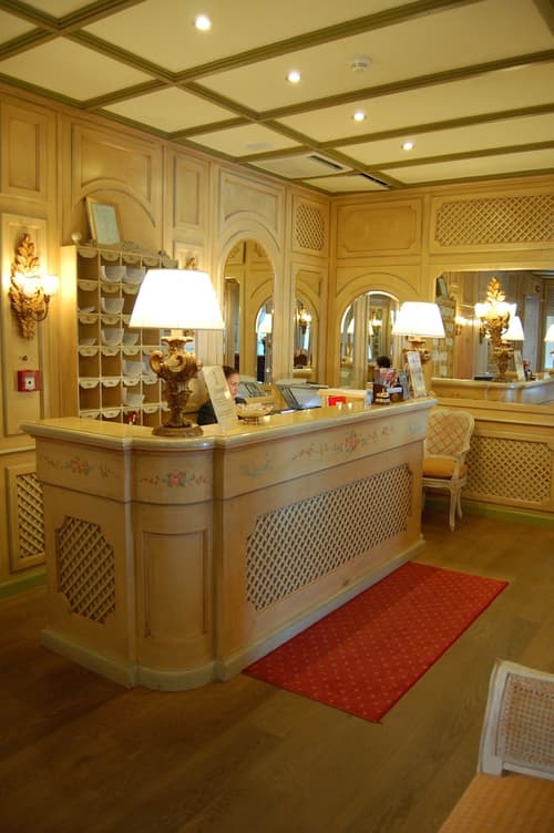 Villa Laguna, Reception