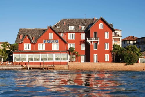 Villa Laguna, Primary image