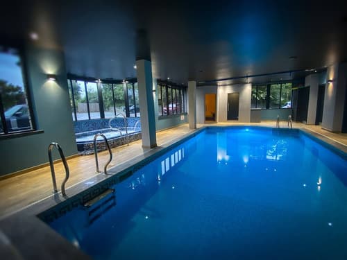 Stonecross Manor Hotel, Pool