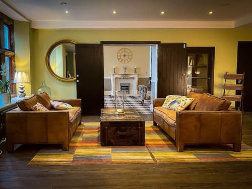 Stonecross Manor Hotel, Interior entrance