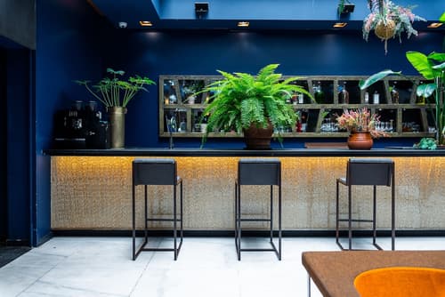 1K Paris, Interior entrance