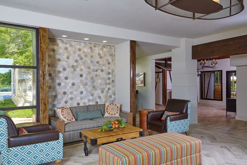 Fredericksburg Inn & Suites, Lobby sitting area