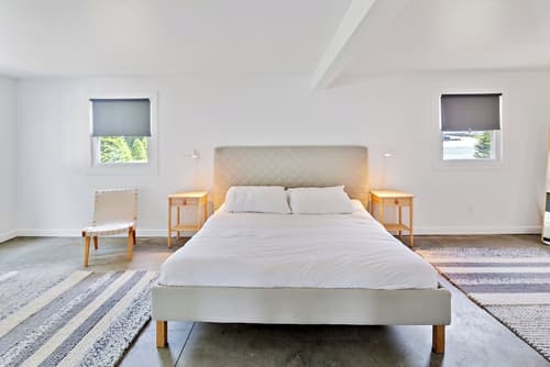 Outbound Stowe, Room