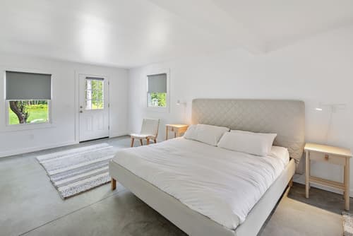 Outbound Stowe, Room