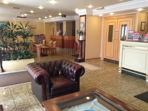 Troy, Lobby sitting area