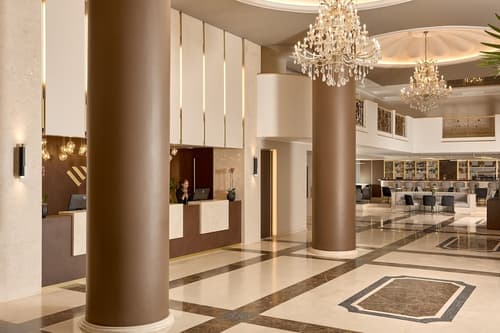 Grand Hotel Palace, Reception