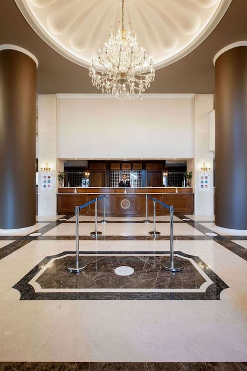 Grand Hotel Palace, Primary image