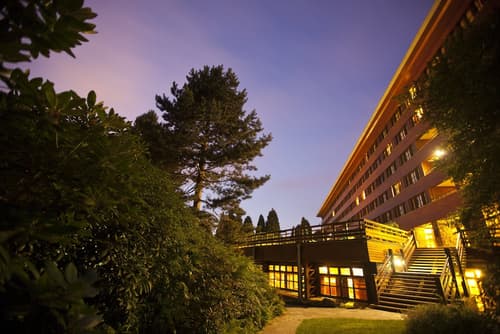 Disney Sequoia Lodge, Front of property