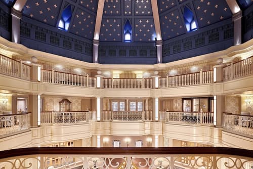 Disneyland® Hotel, Interior detail