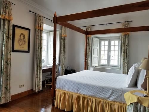 Lawrence's Hotel, Room