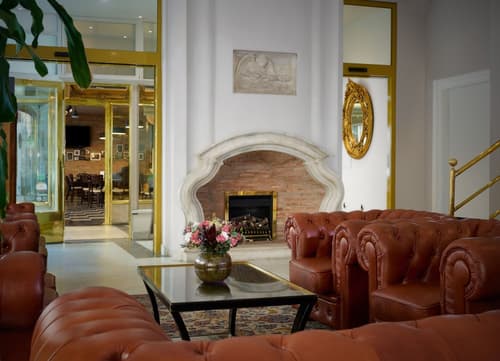 Hotel Bologna, Lobby sitting area