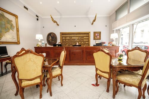 Hotel Bologna, Lobby sitting area