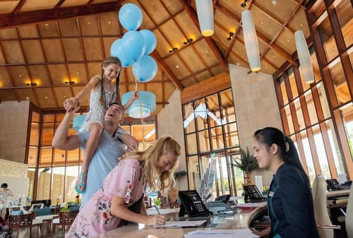 JA Palm Tree Court, Dubai, Lobby