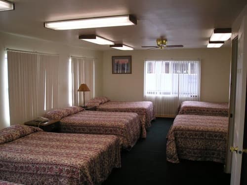 Yellowstone Country Inn, Room