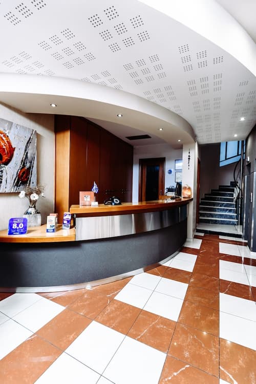 The Athens Mirabello, Reception