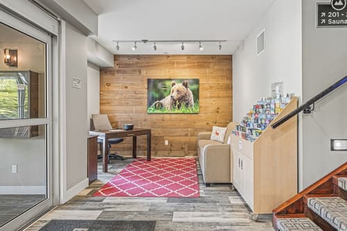 Basecamp Lodge Canmore, Lobby