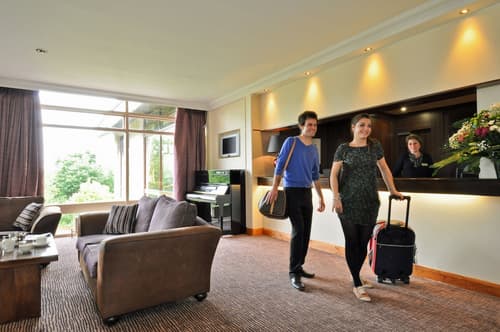 Westport Woods Hotel & Spa, Interior entrance