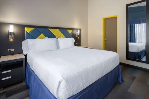 Days Hotel by Wyndham North Bergen /NYC Area, Room