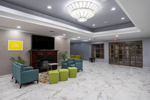 Days Hotel by Wyndham North Bergen /NYC Area, Lobby