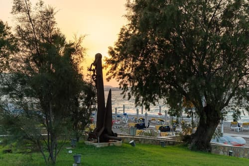 Dionysos Hotel, Miscellaneous