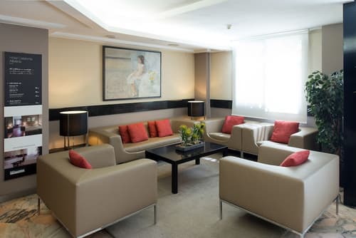 Catalonia Albeniz, Lobby sitting area