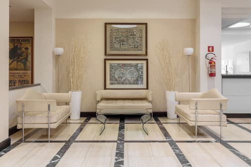 Hotel Catalunya, Lobby sitting area