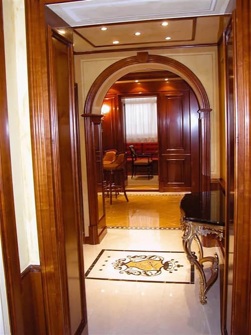 Champagne Palace Hotel, Interior entrance