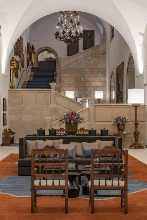 Parador de León, Reception