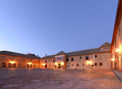 Parador de Carmona, Front of property