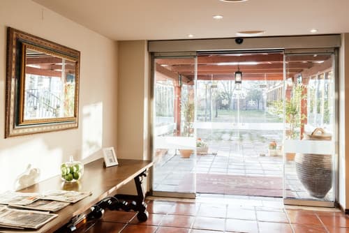 Parador de Manzanares, Interior entrance