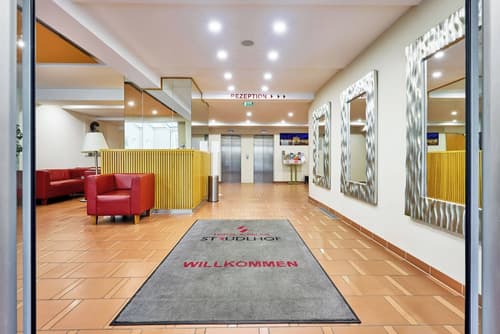 Hotel Strudlhof, Reception