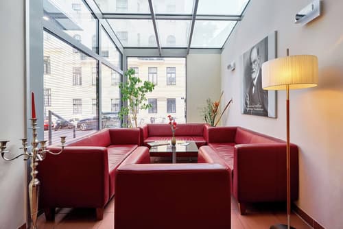 Hotel Strudlhof, Reception