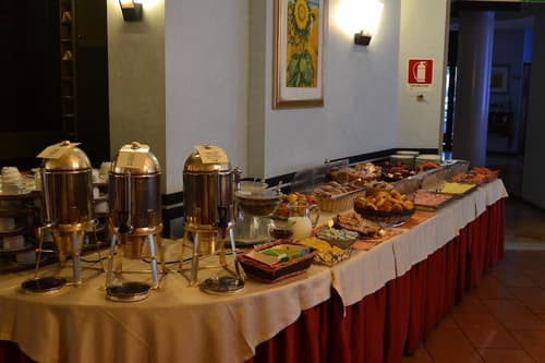 Hotel Astoria, Breakfast meal