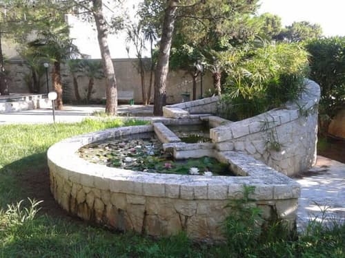 Hotel Astoria, Property grounds