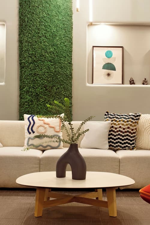 Zeus Essence Bucharest Central, Reception