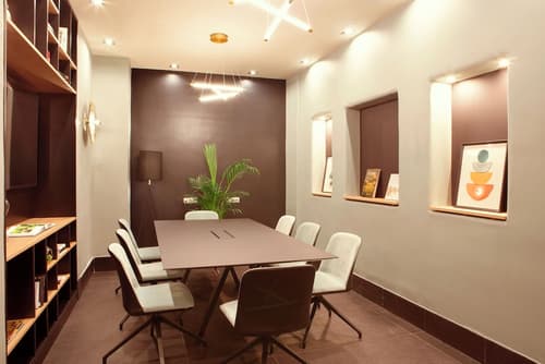 Zeus Essence Bucharest Central, Reception