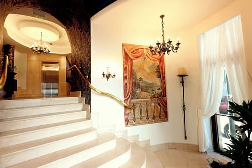 Zeus Essence Bucharest Opera, Reception