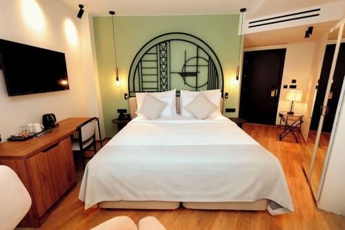 Zeus Essence Bucharest Opera, Room