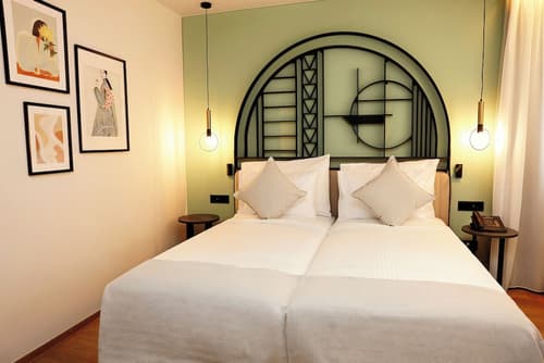 Zeus Essence Bucharest Opera, Room