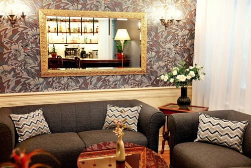 Zeus Essence Bucharest Opera, Lobby