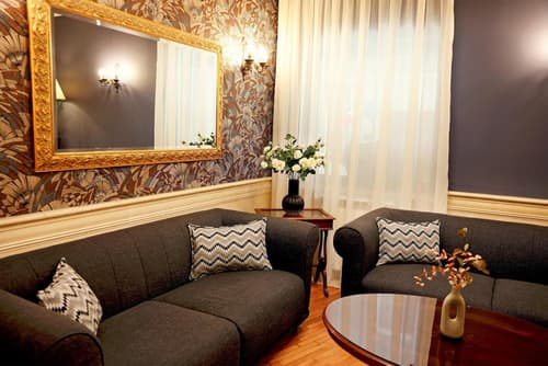 Zeus Essence Bucharest Opera, Lobby