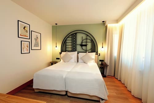 Zeus Essence Bucharest Opera, Room