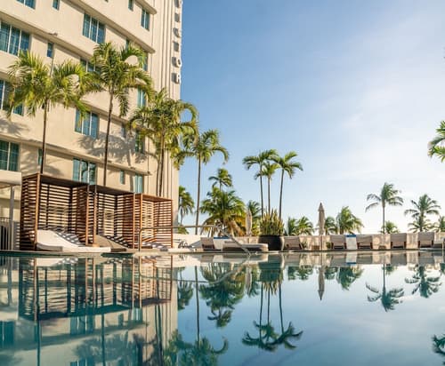 Hotel Victor, Primary image